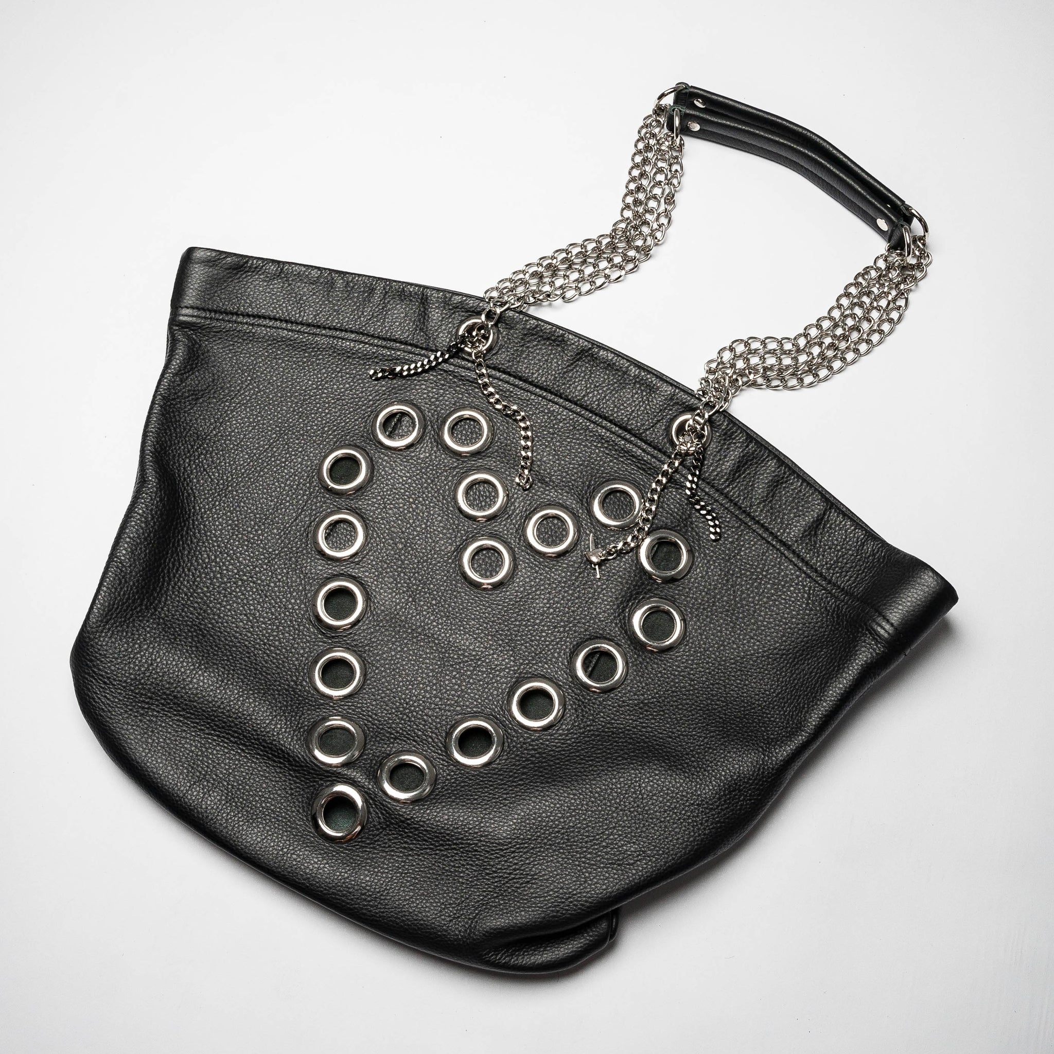 Heartbreak tote bag with metal chain