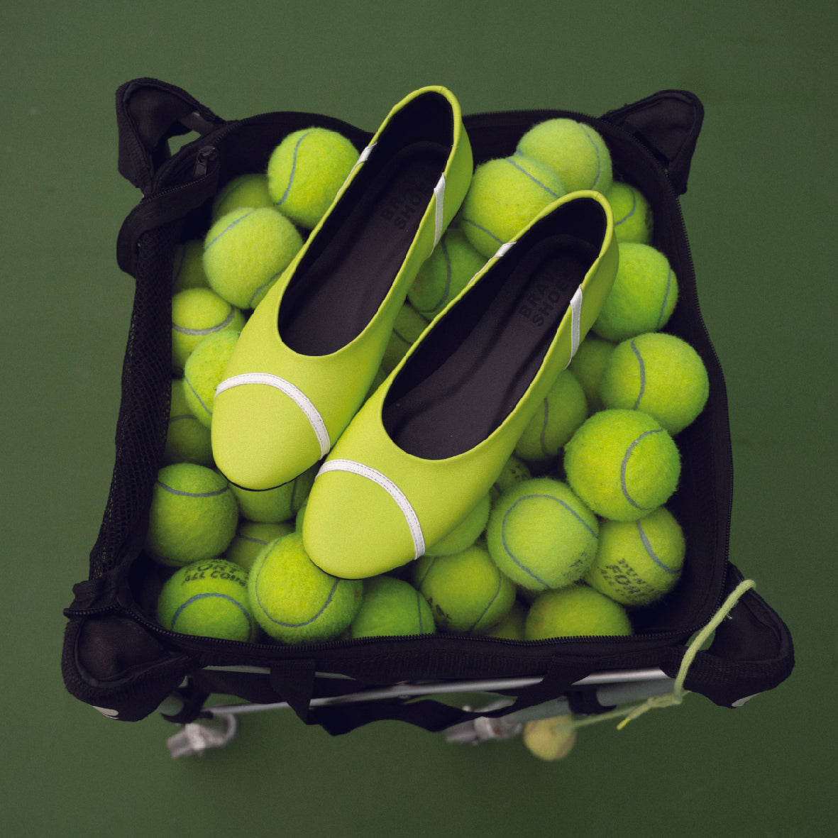 Tennis flat